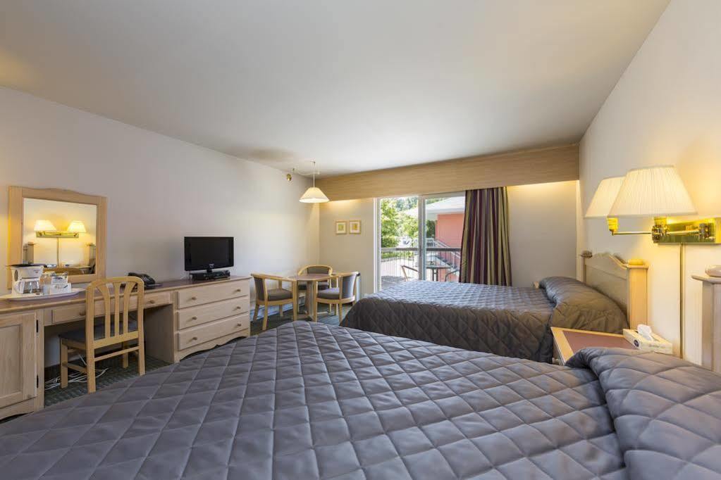 Hotel-Motel Castel De La Mer Ла Мале Екстериор снимка